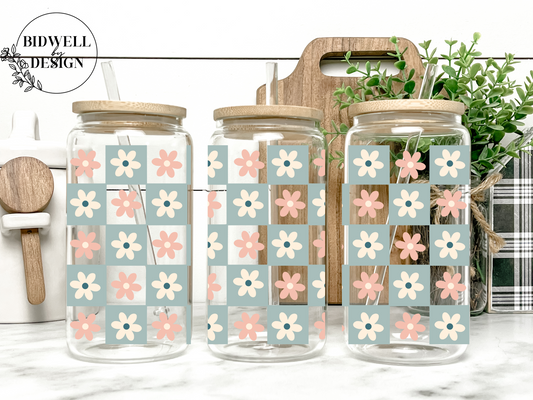 Pastel Checkered Daisy Glass Can Wrap